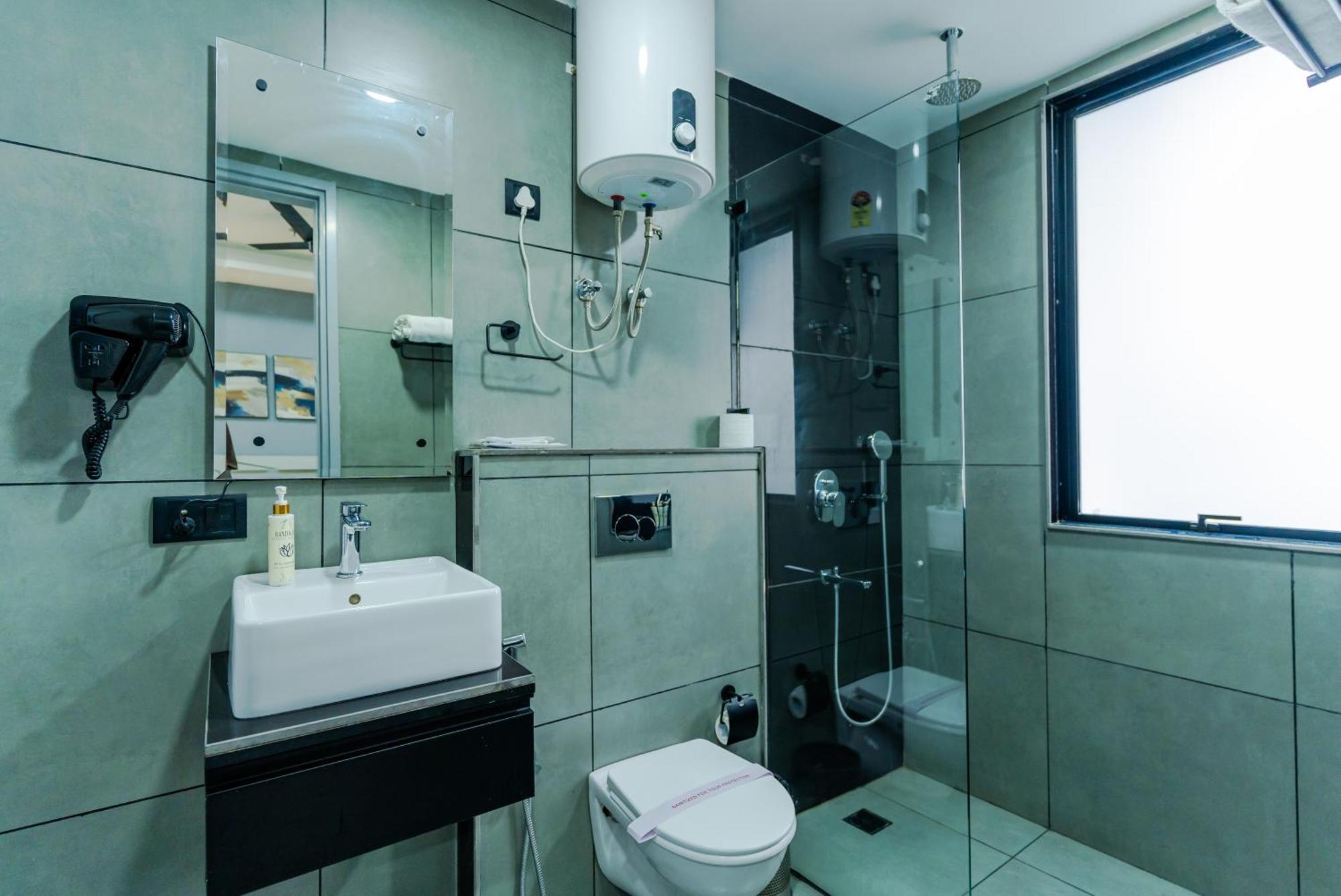Bedchambers Luxury Apartment Near Golf Course Road 古尔冈 外观 照片