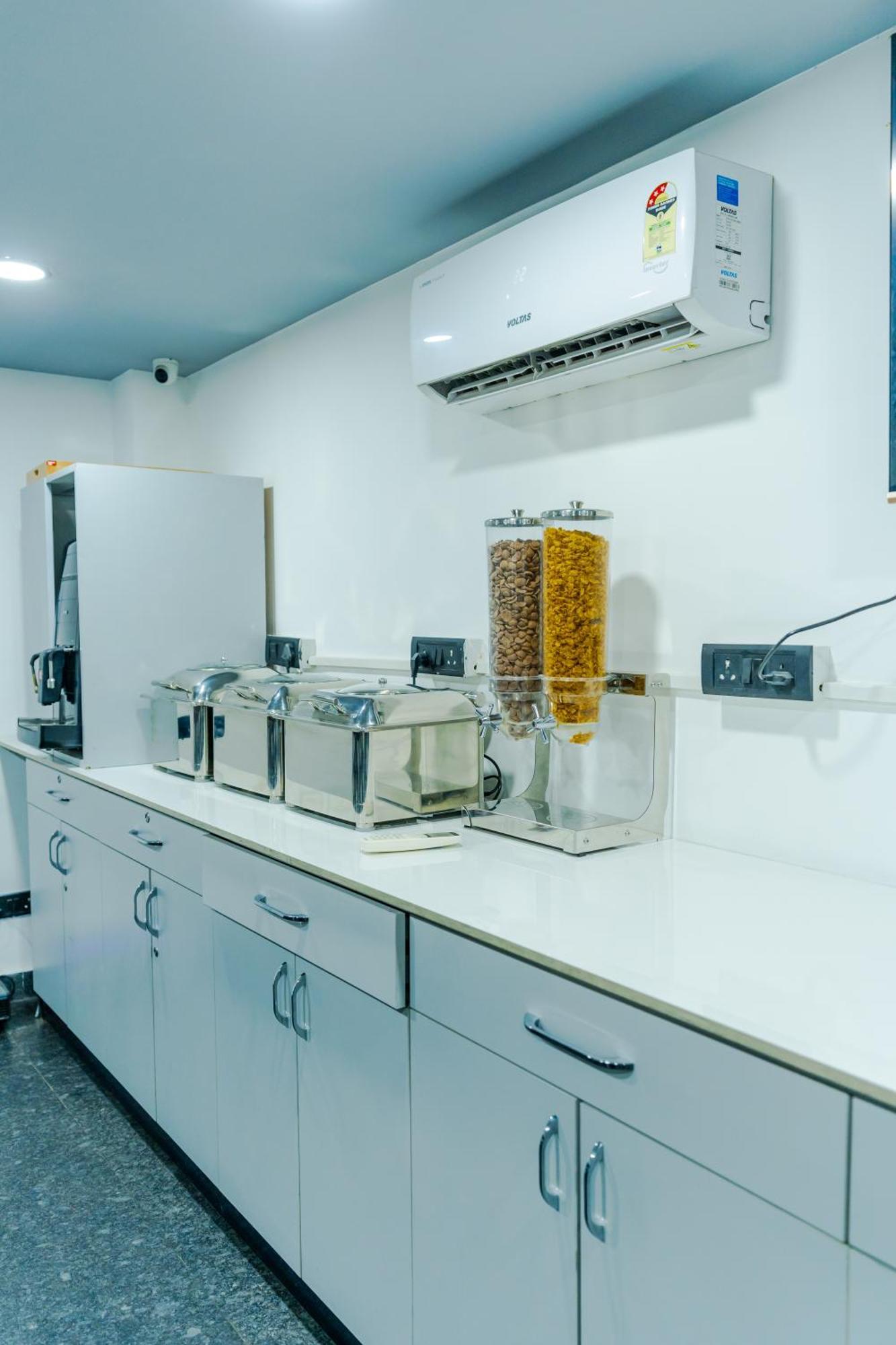 Bedchambers Luxury Apartment Near Golf Course Road 古尔冈 外观 照片