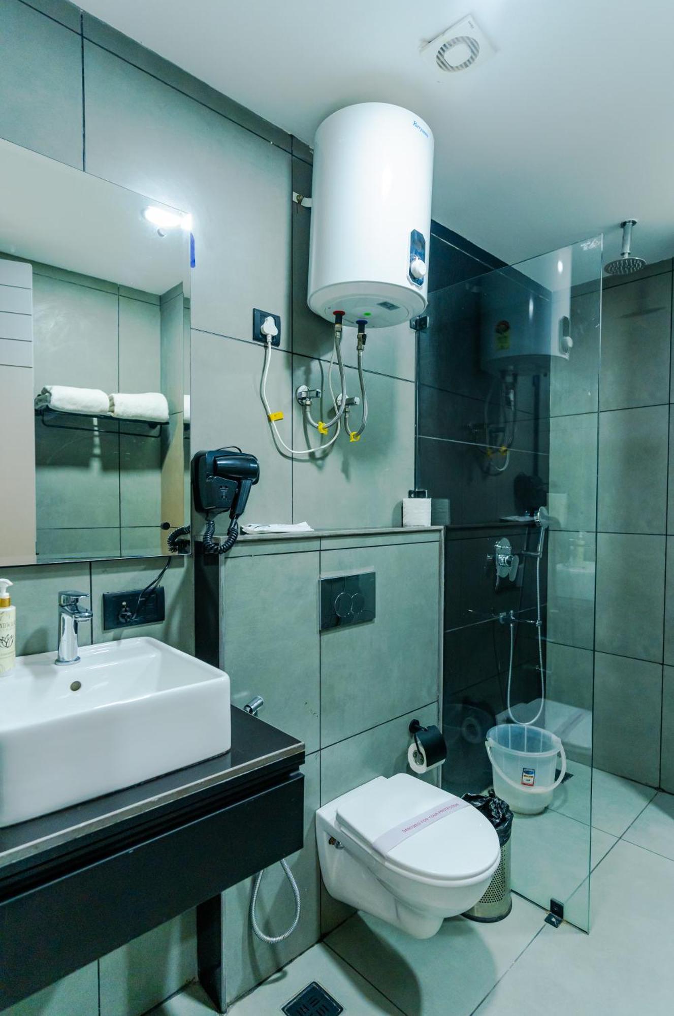 Bedchambers Luxury Apartment Near Golf Course Road 古尔冈 外观 照片