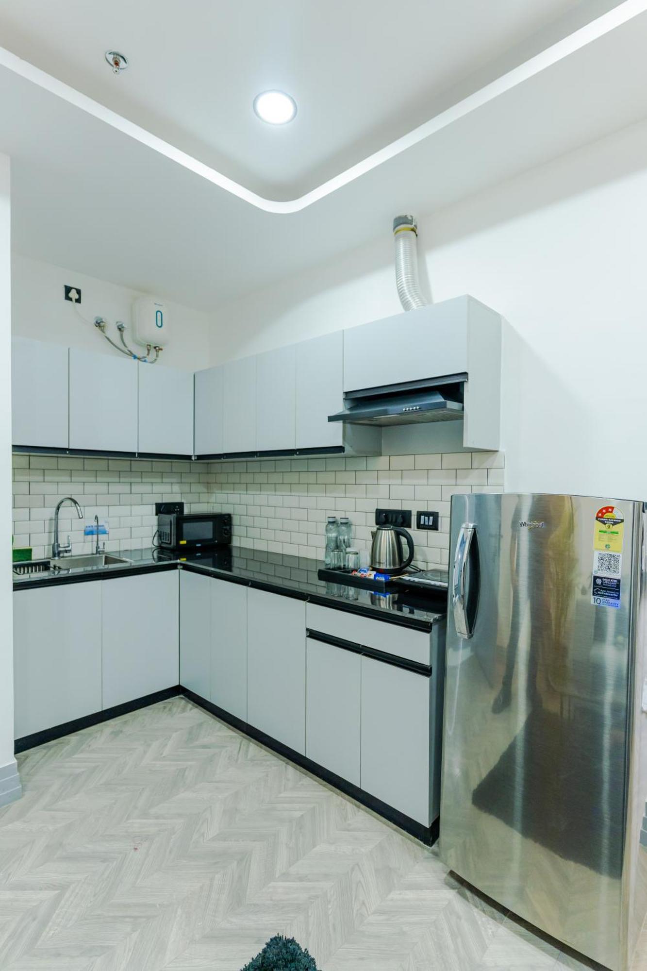 Bedchambers Luxury Apartment Near Golf Course Road 古尔冈 外观 照片