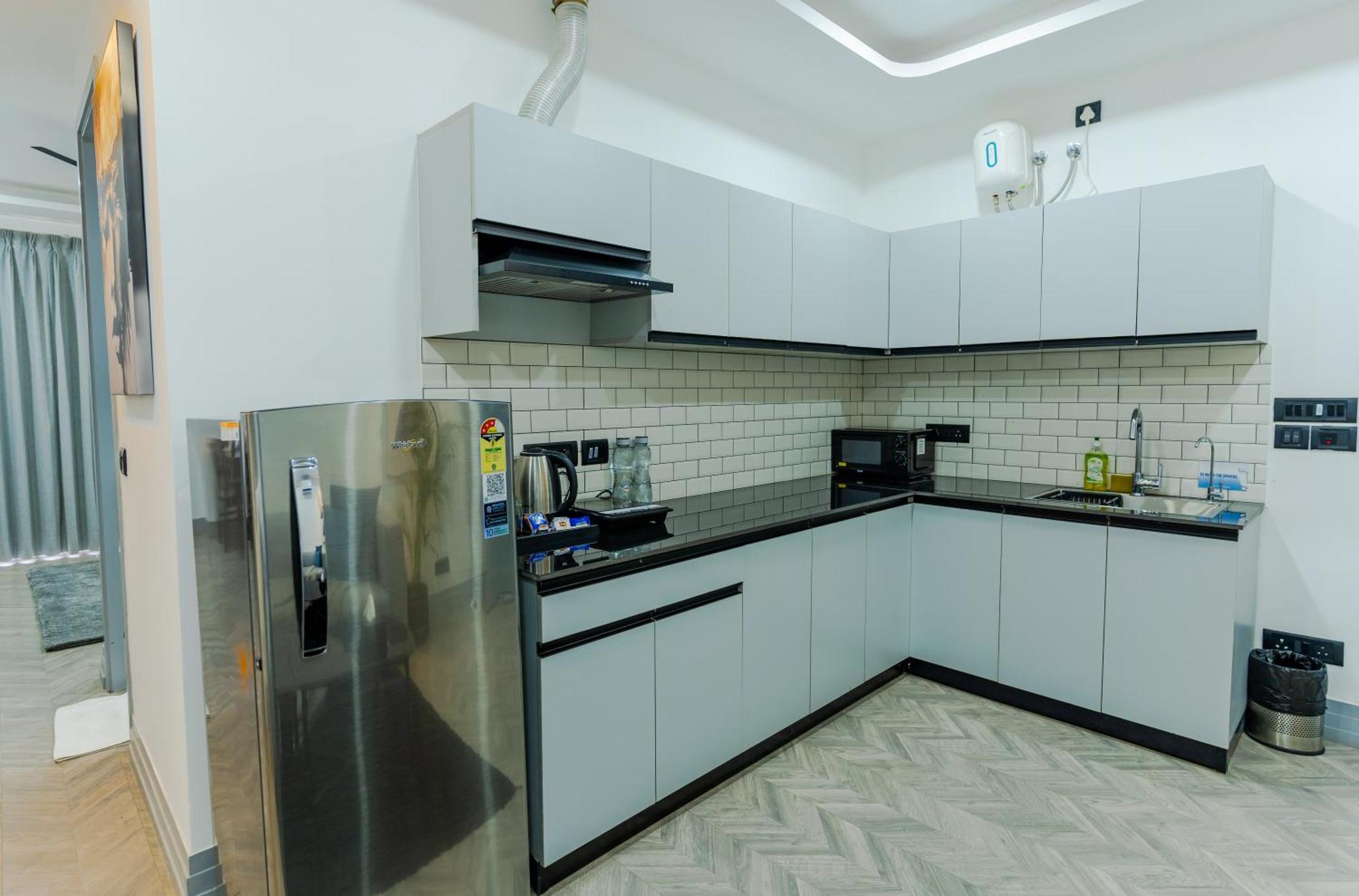 Bedchambers Luxury Apartment Near Golf Course Road 古尔冈 外观 照片